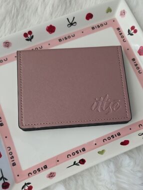 Ittse Magnetic Embossed Rose Dust Compact Eyeshadow Palette